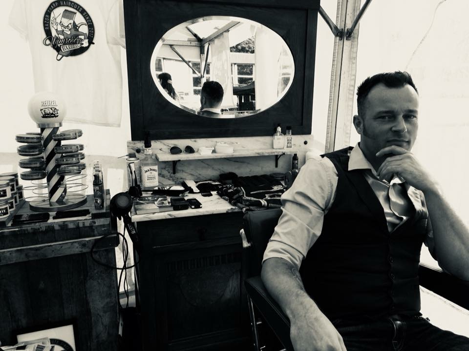 Mark Soeters in zijn barbershop in Oosterhout